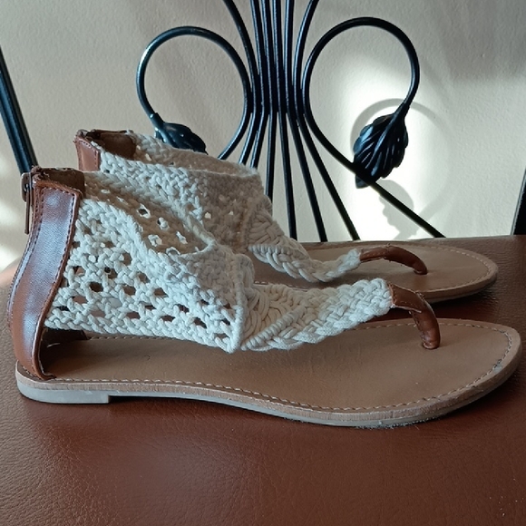 Women's Cream Crochet Thong Sandals, Sz 6 US - Picture 4 of 8